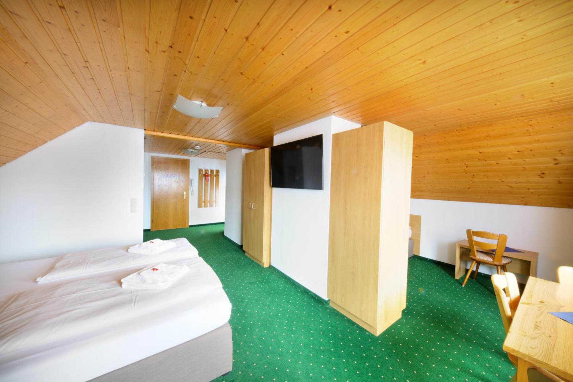 Hotel Restaurant Schwoerer Lenzkirch Room photo