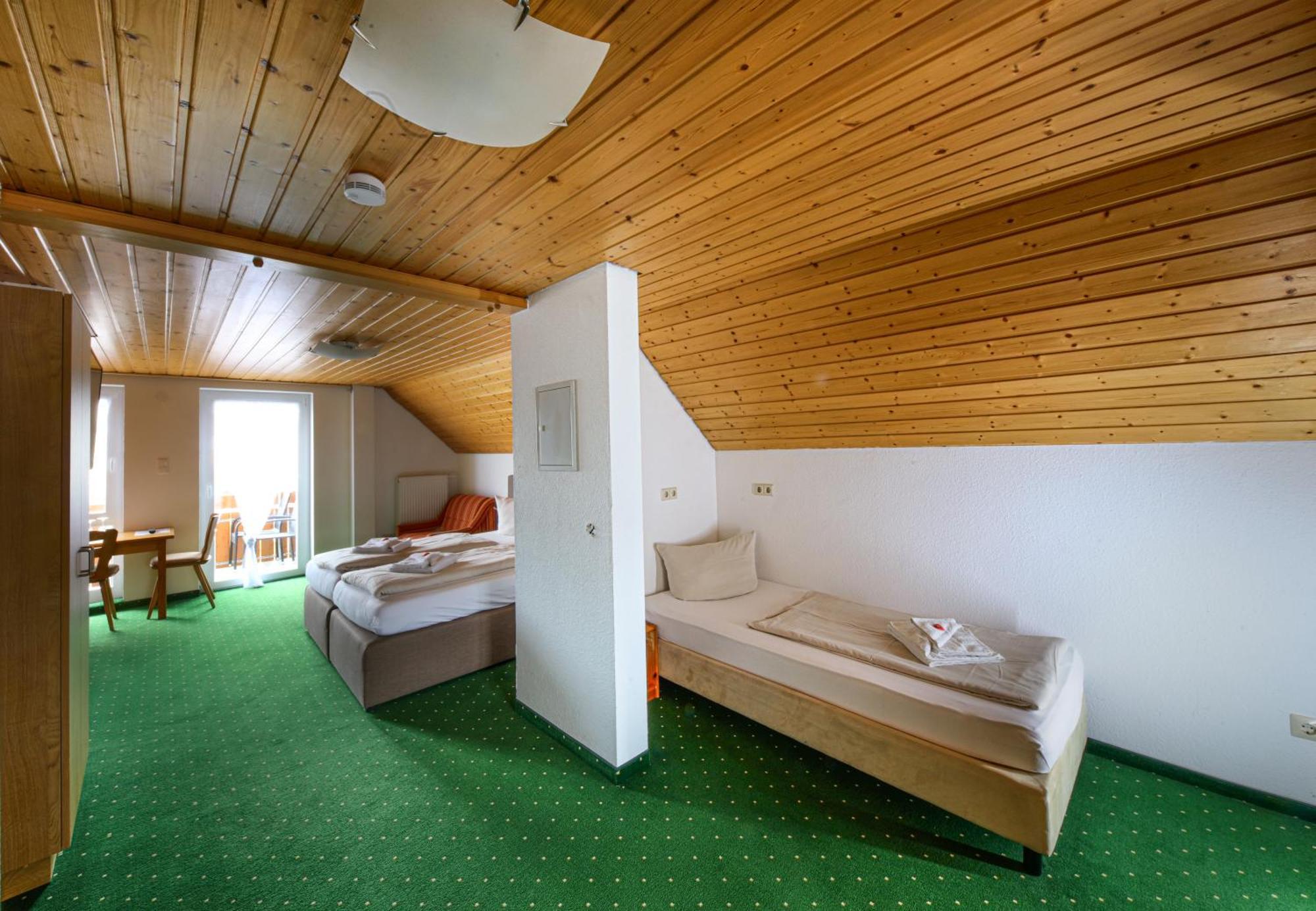 Hotel Restaurant Schwoerer Lenzkirch Room photo